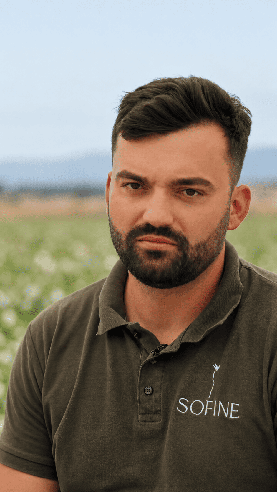 Alfons Bushi, operaio di campo specializzato di Gloria Terrae